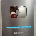 Nút Bạc YouTube (YouTube Silver Play Button) - Thumbnail 1