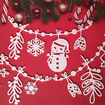 Dây treo trang trí Giáng sinh với người tuyết, tuần lộc và bông tuyết