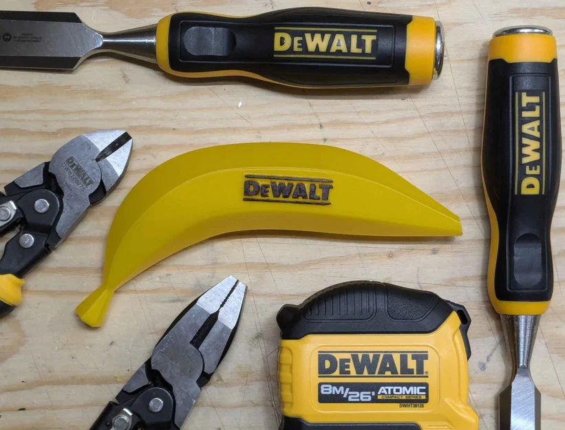 Mô hình quả chuối DeWalt (DeWalt Banana) - Image 1