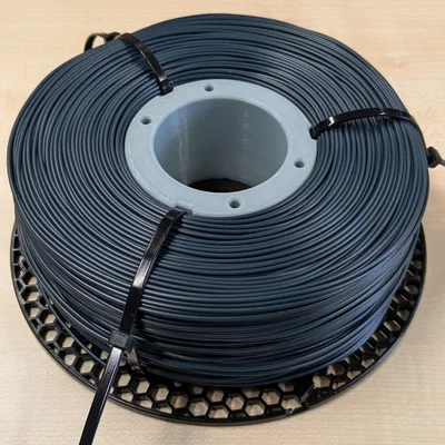 Bộ chuyển đổi cuộn Prusament sang lõi nạp nhựa Recycling Fabrik