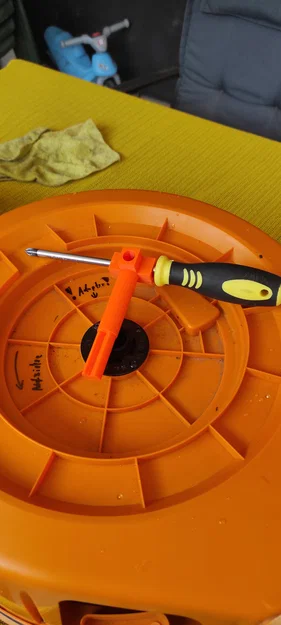 Dụng cụ căng lò xo Fiskars X-Series Waterwheel XL - Image 1