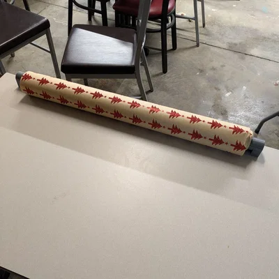 Dụng cụ gắn bàn giữ cuộn giấy gói quà