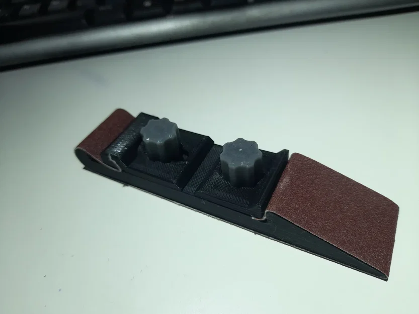 Dụng cụ kẹp giấy nhám cầm tay 25mm cho anh em làm mô hình - Image 1