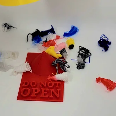 Mô hình bẫy trêu chọc Do Not Open in 3D vui nhộn