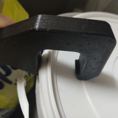 Dụng cụ mở thùng sơn (Paint Bucket Opener)