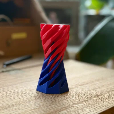 Mô hình kim tự tháp xoắn ốc (Spiral Vortex Pyramid) độc đáo