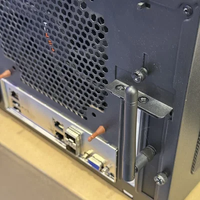 Ngàm gắn Sonoff ZBDongle-E vào khe cắm PCI máy tính cực gọn