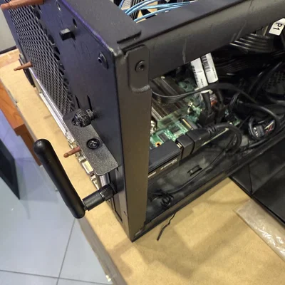 Ngàm gắn Sonoff ZBDongle-E vào khe cắm PCI máy tính cực gọn