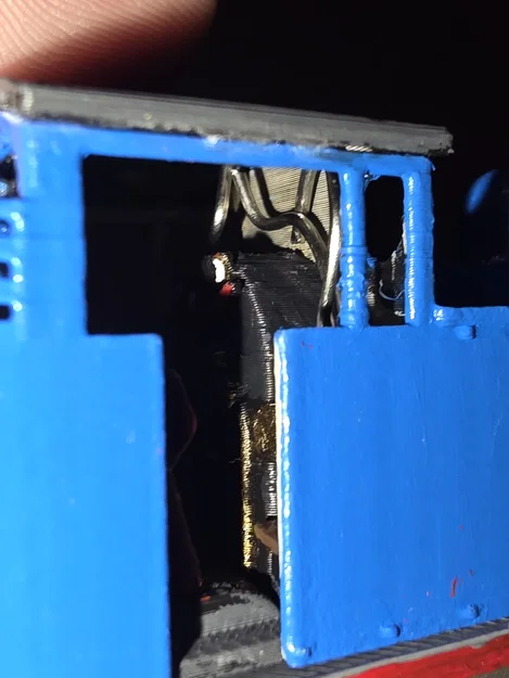 Các chi tiết bổ sung (phần mái, đầu máy phía sau) - Image 2