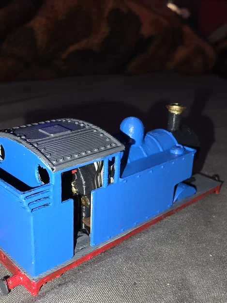 Các chi tiết bổ sung (phần mái, đầu máy phía sau) - Image 3