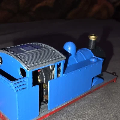 Các chi tiết bổ sung (phần mái, đầu máy phía sau)