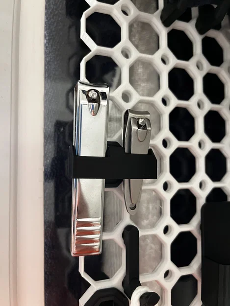 Multiboard - Giá treo kềm bấm móng tay - Image 1