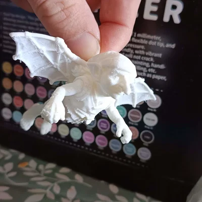 Mô hình yêu tinh có cánh bay lượn