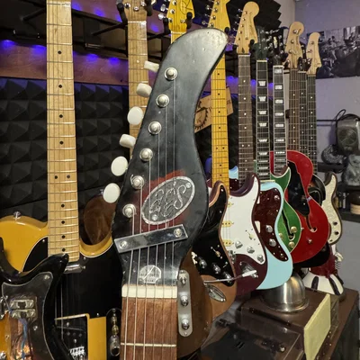 Phù hiệu AGS Guitar Headstock - Tái tạo logo 3D cho đàn guitar cổ