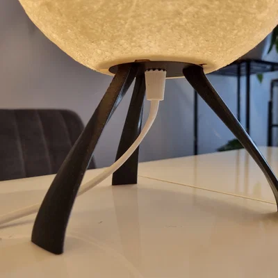 Giá đỡ đèn Moon Lamp từ linh kiện đèn Ikea Svallet