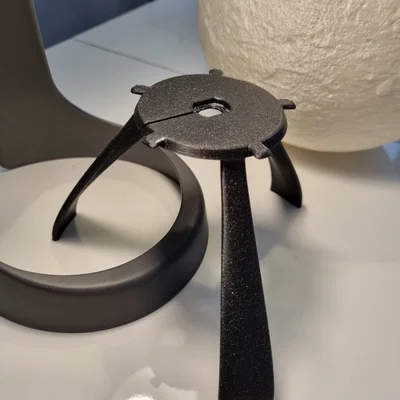 Giá đỡ đèn Moon Lamp từ linh kiện đèn Ikea Svallet