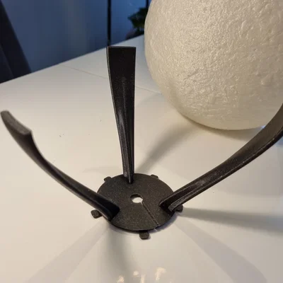 Giá đỡ đèn Moon Lamp từ linh kiện đèn Ikea Svallet