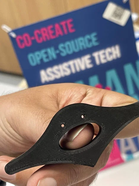 Dụng cụ giữ sách cầm tay Manta Book Holder in 3D dễ thương - Image 1