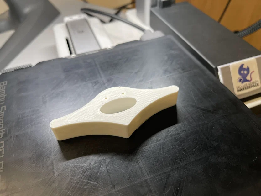 Dụng cụ giữ sách cầm tay Manta Book Holder in 3D dễ thương - Image 2