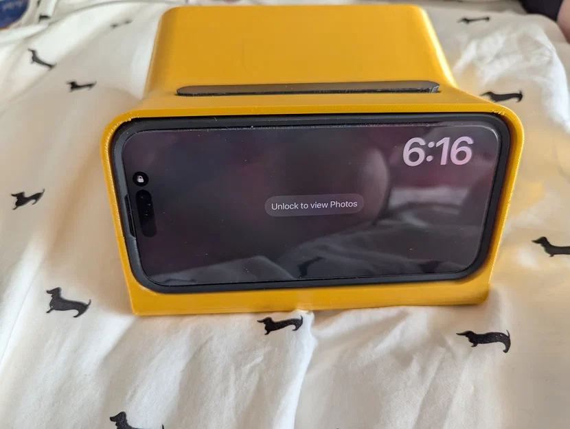 Đế sạc Standby Mode cho iPhone 16 Pro dùng ốp Quad Lock Mag - Image 1