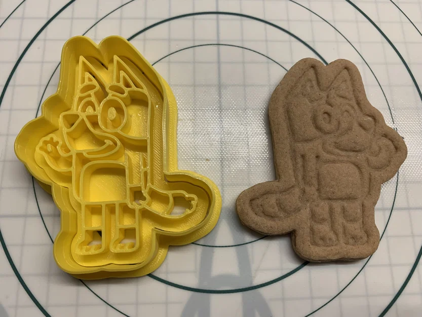 Khuôn cắt bánh quy Bluey - Image 1