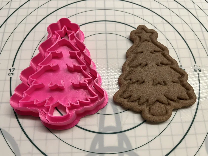 Khuôn cắt bánh quy hình cây thông Noel - Image 1