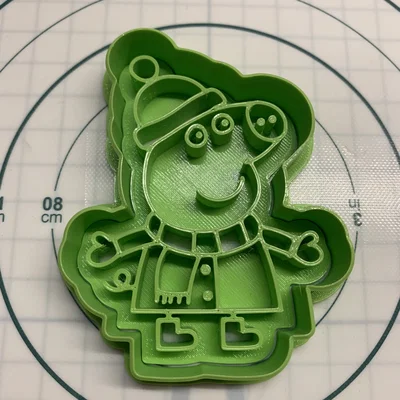 Khuôn cắt bánh hình Peppa Pig mùa đông