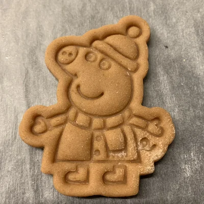 Khuôn cắt bánh hình Peppa Pig mùa đông