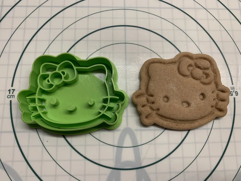 Khuôn cắt bánh quy hình đầu Hello Kitty - Image 1