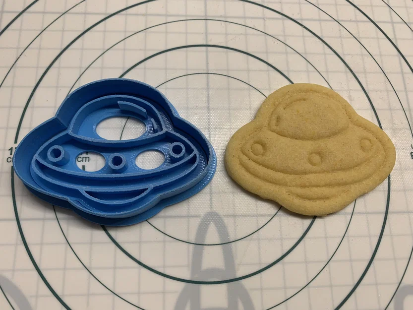 Khuôn cắt bánh quy hình UFO - Image 1