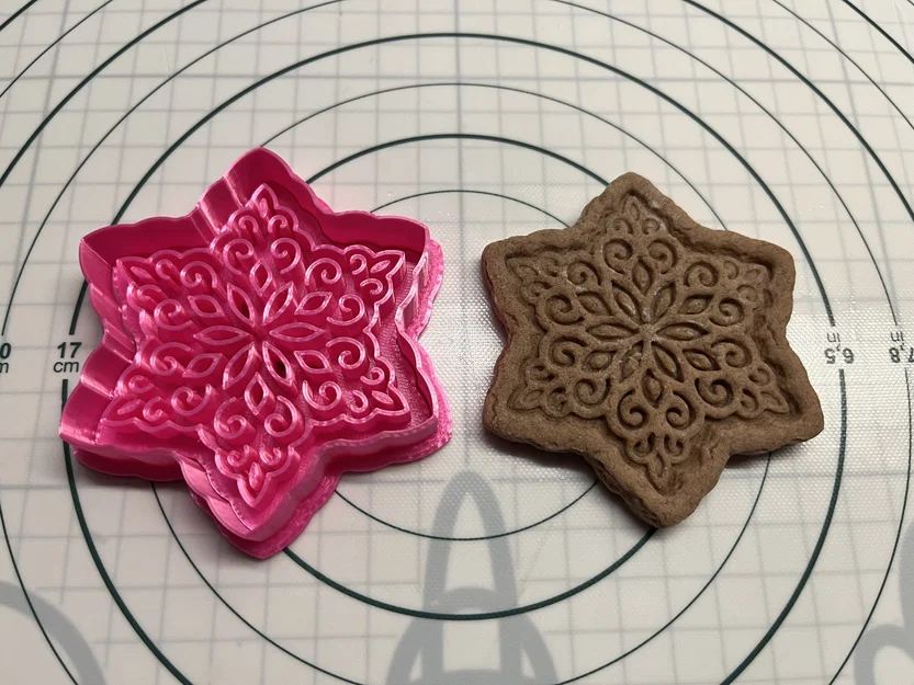 Khuôn cắt bánh quy hình bông tuyết 2 - Image 1