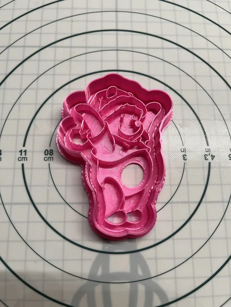 Khuôn cắt bánh quy chủ đề mùa đông Winnie the Pooh - Image 2