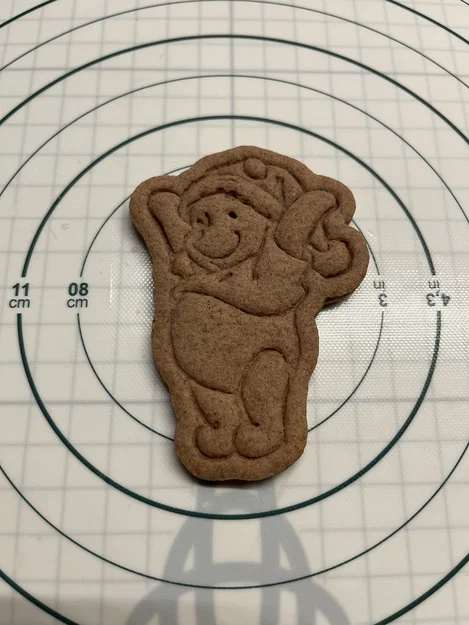 Khuôn cắt bánh quy chủ đề mùa đông Winnie the Pooh - Image 3