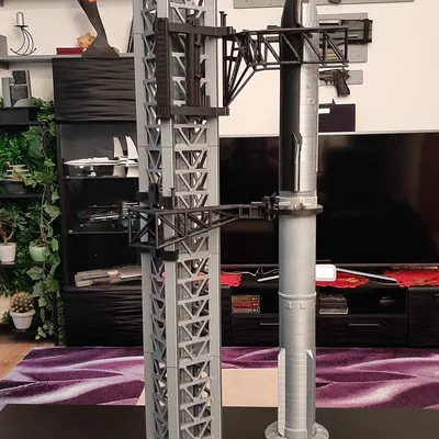 Mô hình tàu vũ trụ Superheavy Starship và Tháp phóng (Launch Tower)