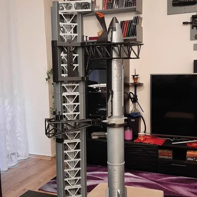 Mô hình tàu vũ trụ Superheavy Starship và Tháp phóng (Launch Tower)