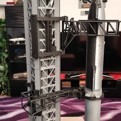 Mô hình tàu vũ trụ Superheavy Starship và Tháp phóng (Launch Tower)