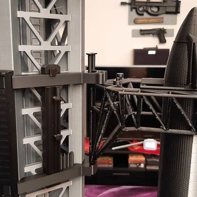 Mô hình tàu vũ trụ Superheavy Starship và Tháp phóng (Launch Tower)