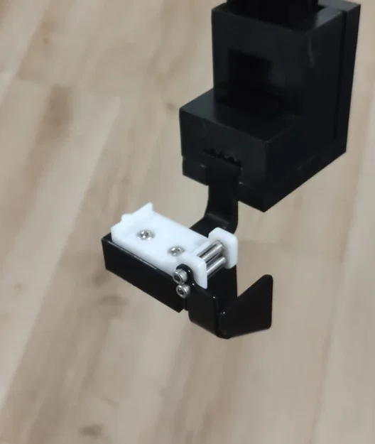 Qidi Q1 Pro: Bộ làm sạch đầu phun (nozzle cleaner) cải tiến, chắc chắn hơn - Image 1