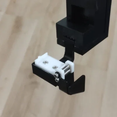 Qidi Q1 Pro: Bộ làm sạch đầu phun (nozzle cleaner) cải tiến, chắc chắn hơn