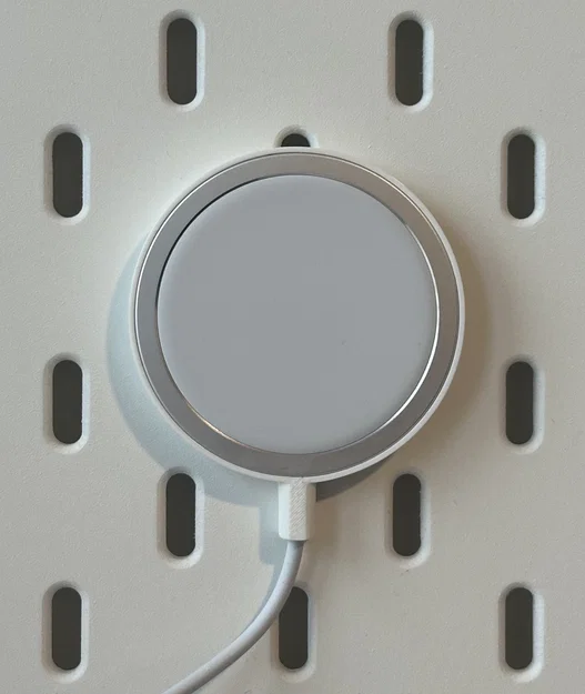 Giá treo bộ sạc Apple MagSafe tối giản cho bảng IKEA Skadis - Image 1