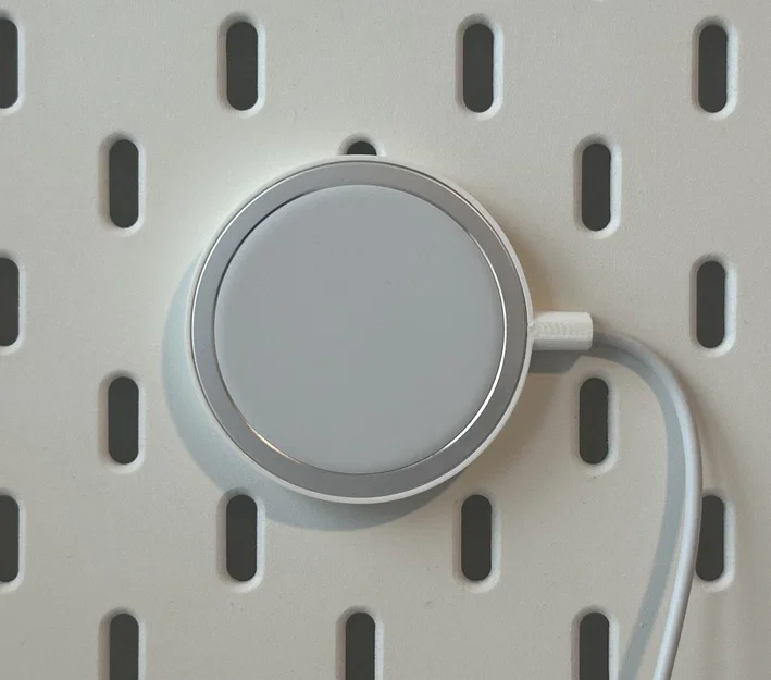 Giá treo bộ sạc Apple MagSafe tối giản cho bảng IKEA Skadis - Image 2