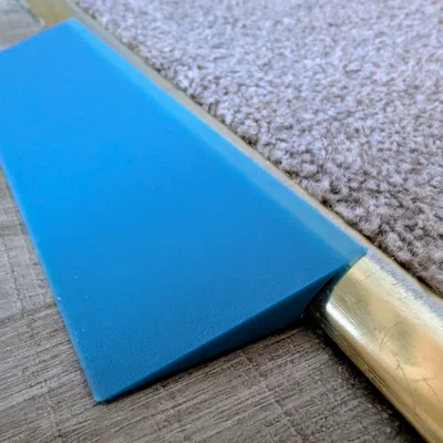 Dốc cho xe lăn / xe tập đi vượt ngưỡng cửa (có thể tùy chỉnh thông số)