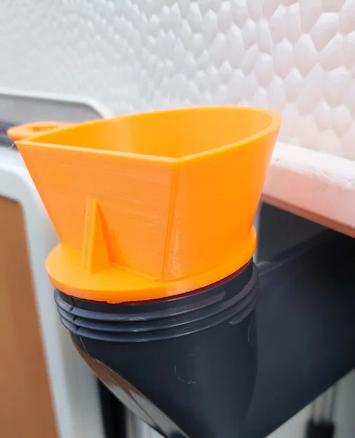 Phễu hỗ trợ đổ nước cho bồn cầu Thetford C500 - Image 1