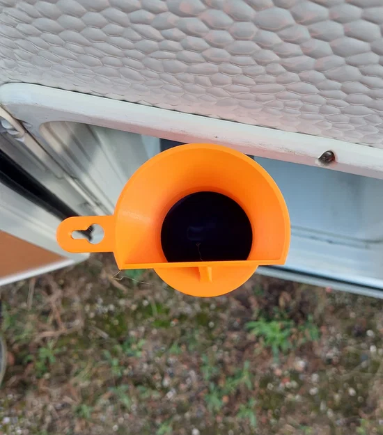 Phễu hỗ trợ đổ nước cho bồn cầu Thetford C500 - Image 4