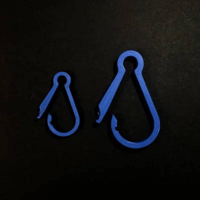 Móc treo đa năng (Utility Carabiner): Phụ kiện kẹp giữ chắc chắn và tiện lợi