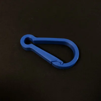 Móc treo đa năng (Utility Carabiner): Phụ kiện kẹp giữ chắc chắn và tiện lợi
