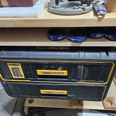 Ngàm treo DeWALT Toughsystem 2.0 dưới bàn làm việc
