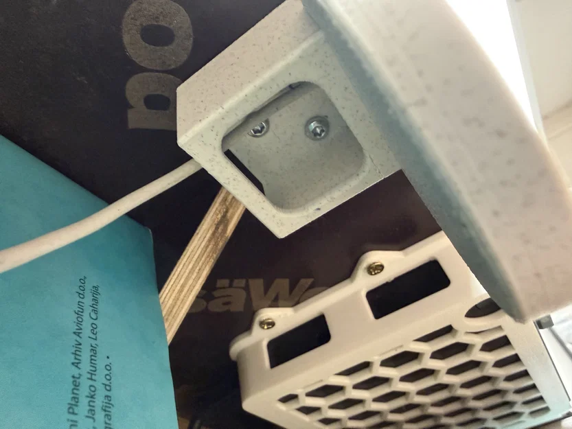 Giá đỡ Choetech MagSafe gắn cạnh bàn - Image 3