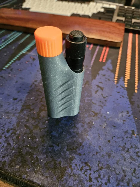 Hộp đựng đèn pin OLIGHT i3T kèm ngăn chứa 2 pin AAA - Image 3