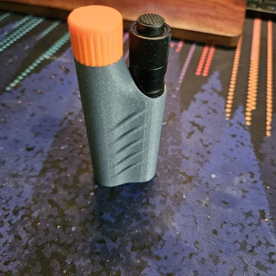 Hộp đựng đèn pin OLIGHT i3T kèm ngăn chứa 2 pin AAA